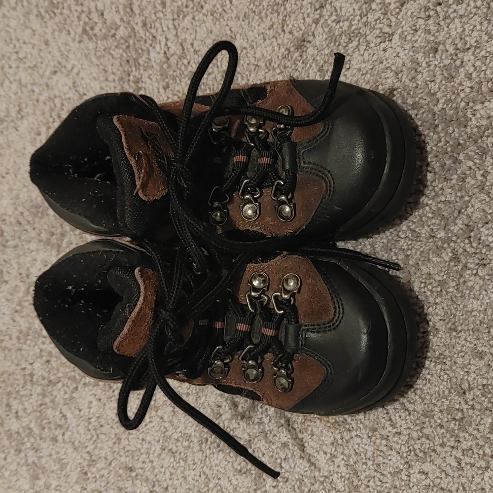 Boys boots